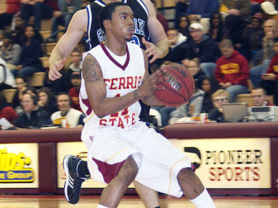 FSU's Darien Gay handles the ball in Monday's decisive Bulldog victory (Pioneer Photo)