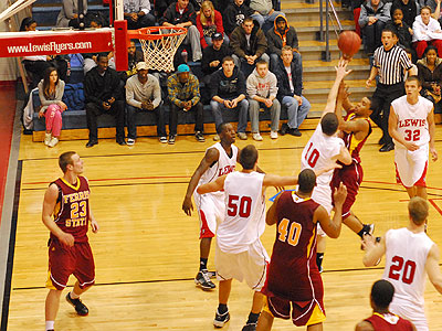 FSU's Darien Gay tries to score late in the first half of the Bulldogs' season opener (Photo by Rob Bentley)