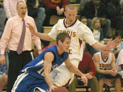 FSU's Austin Randel tries to defend in Thursday's game (Photo by Sandy Gholston)