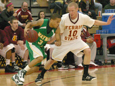 Austin Randel guards WSU's Bryan Wright on Saturday (Photo by Sandy Gholston)