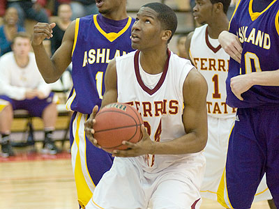Freshman Daniel Sutherlin paced the Bulldogs in the Porreco Cup opener (Photo by Ed Hyde)