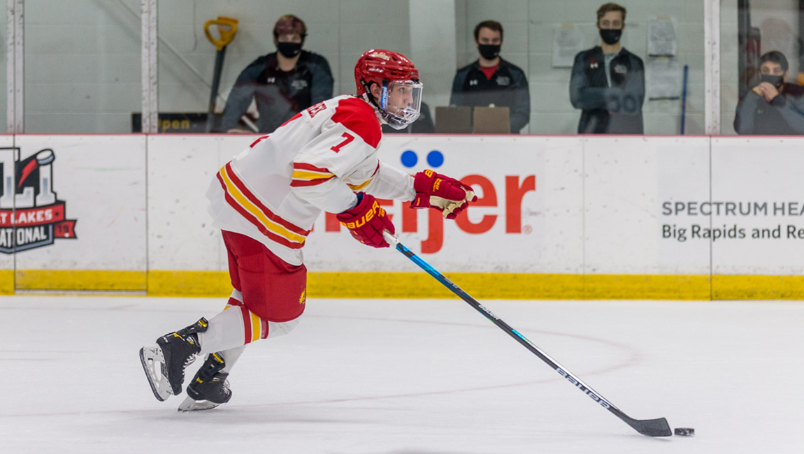 #3 Mavericks Outlast Strong Bulldog Push In WCHA Quarterfinal Game One
