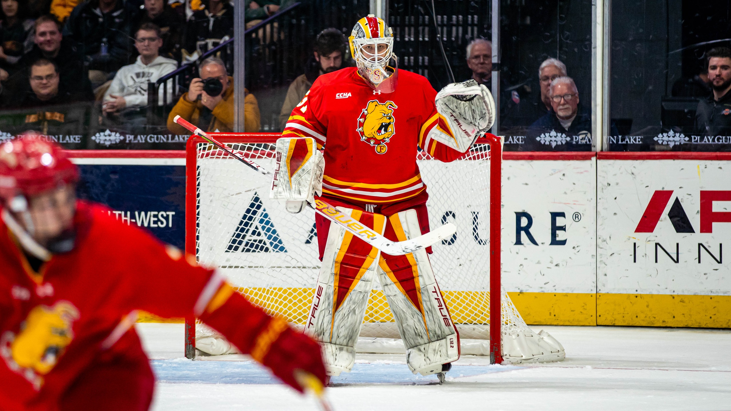 Giesbrecht Dazzles In First Collegiate Shutout, Bulldogs Blank Lakers On The Road
