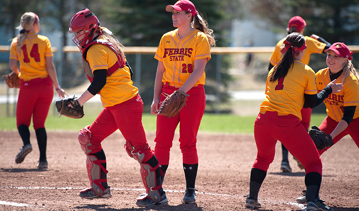 Ferris State Softball Draws Split With Rival GVSU On Senior Day In Big Rapids