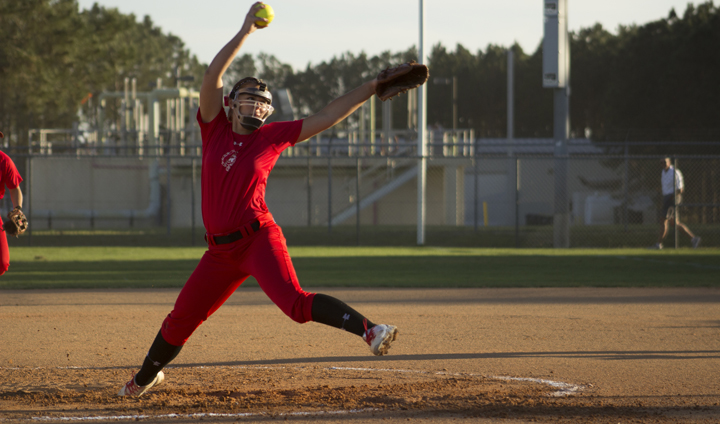 Bulldogs Suffer Two One-Run Setbacks To Tampa In Non-League Softball Play