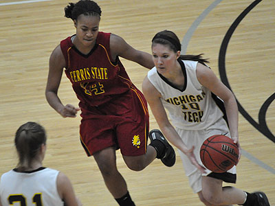 FSU's Tiara Adams pursues the ball at Michigan Tech (Photo by Rob Bentley)