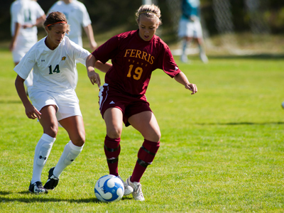 Senior forward Kara Lovelace and the Bulldogs were chosen fifth in the GLIAC North Division Preseason Coaches Poll. (Photo by Ed Hyde)