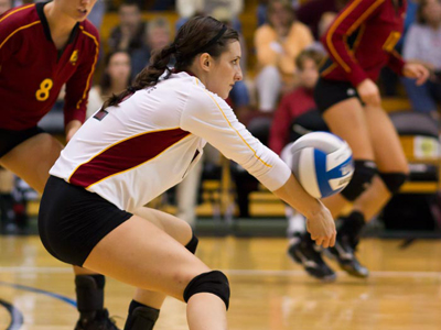 The Bulldogs fall in five at Wayne State despite Lisa Tobiczyk's career-high 28 digs. (Photo by Ben Amato)